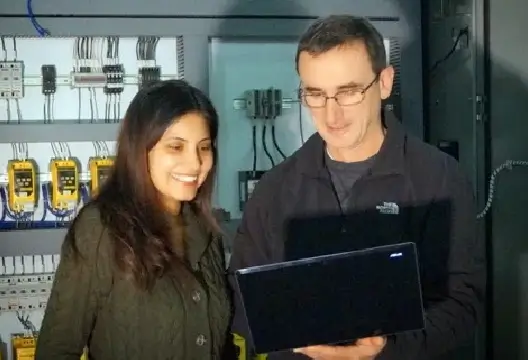 An RTSC analyst reviewing site performance metrics and safety records to guarantee HIOSH compliance and lower corporate EMR.